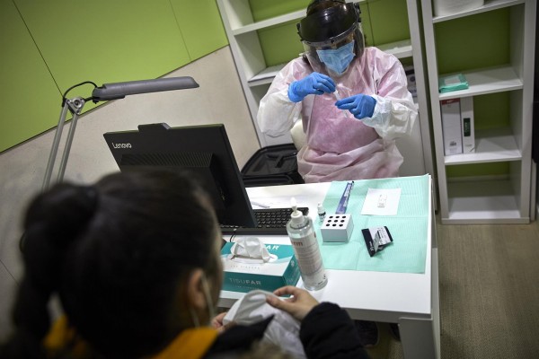 Sanidad trabaja para que los test de antígenos en farmacias tengan un 