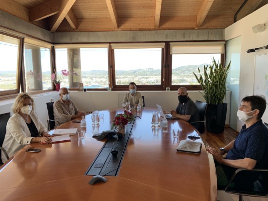  Dénia e Ibiza estrechan lazos para promocionar el turismo y proteger la posidonia

