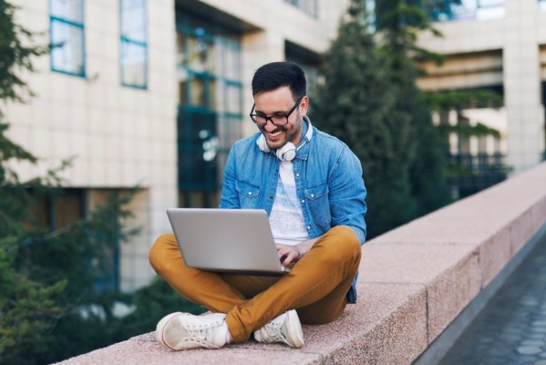 El Consell invierte 12 millones en cablear para wifi sus centros educativos y sedes administrativas