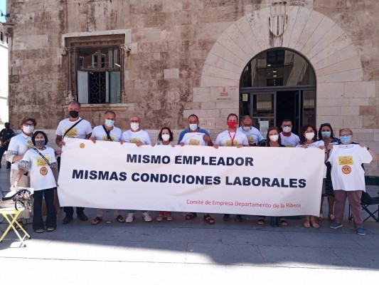 Empleados de La Ribera piden a Puig que resuelva el conflicto del convenio por 