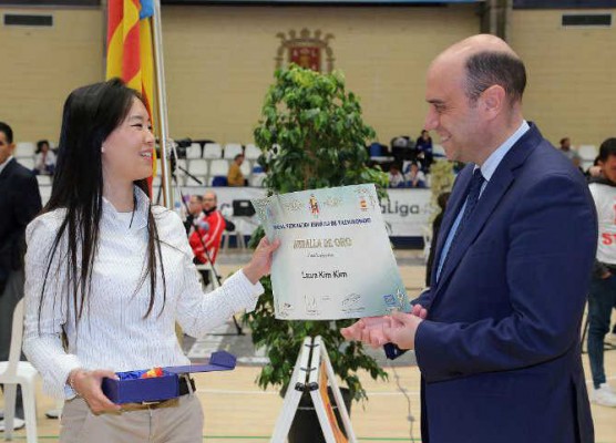 Laura Kim: 