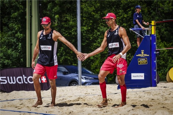 Los jugadores de L'Illa Grau, rumbo a Tokio