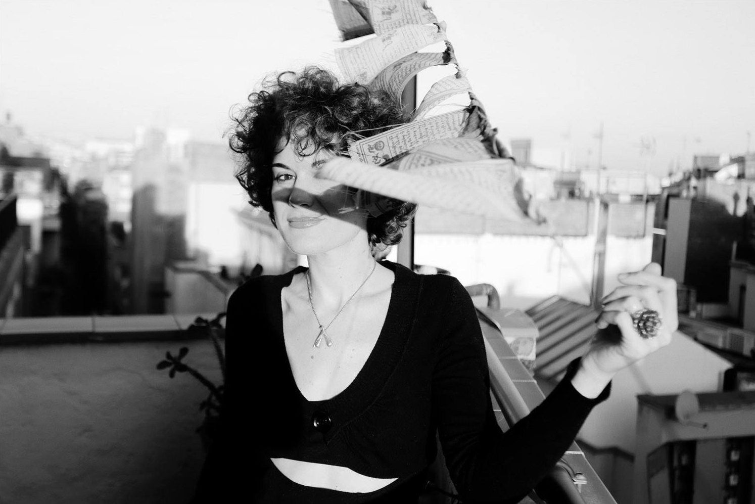 La natural de Busot presenta 'Todo eso que no sé cómo explicarle a mi madre. Poliamor, sexo y feminismo' / Foto: @heypolymerboy - 