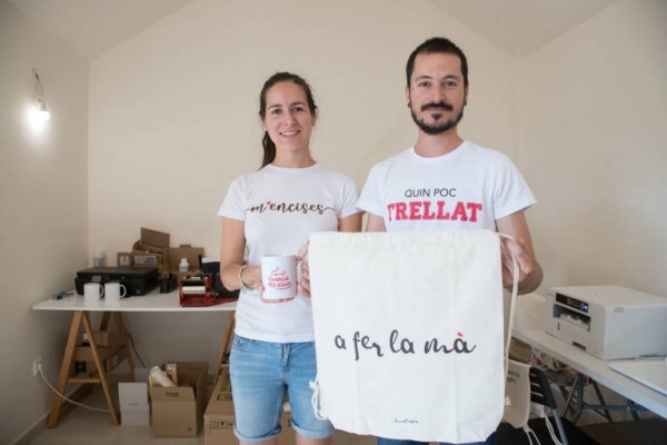 La moda de les camisetes en valencià