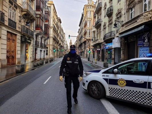 Entra en vigor la limitación de las reuniones y el toque de queda en 32 municipios de la Comunitat