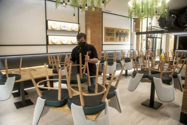 Salud reduce al 30% el aforo interior de los bares de Cartagena, Molina, Torre Pacheco y 10 municipios más