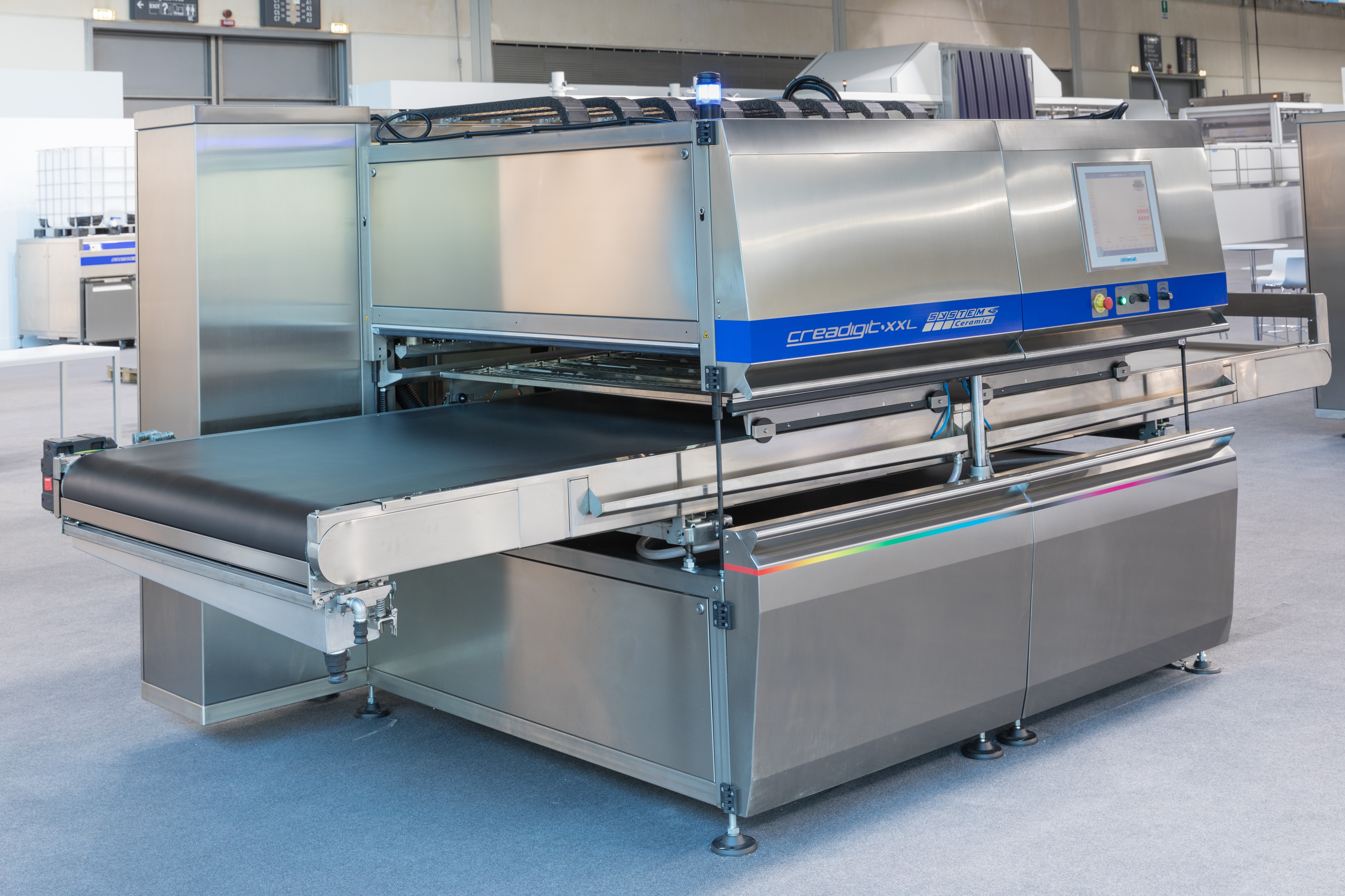 La decoración digital de Halcón Cerámicas cuenta con la firma de System Ceramics