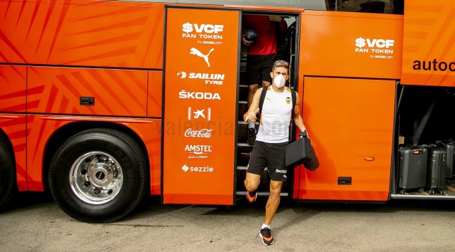 
La plantilla del Valencia se traslada a Oliva para su primera concentración