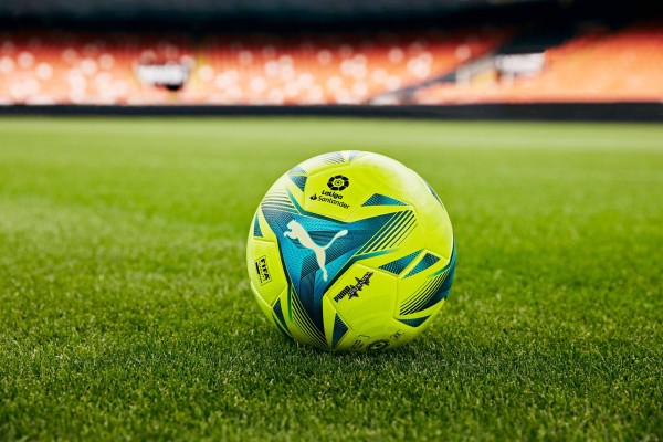 Puma y LaLiga presentan 'Adrenalina', el balón de los derbis y El Clásico