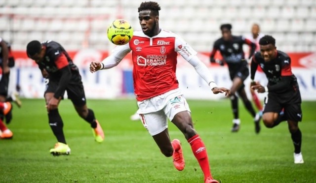 El Villarreal refuerza su delantera con el delantero senegalés Boulaye Dia para los próximos 5 años