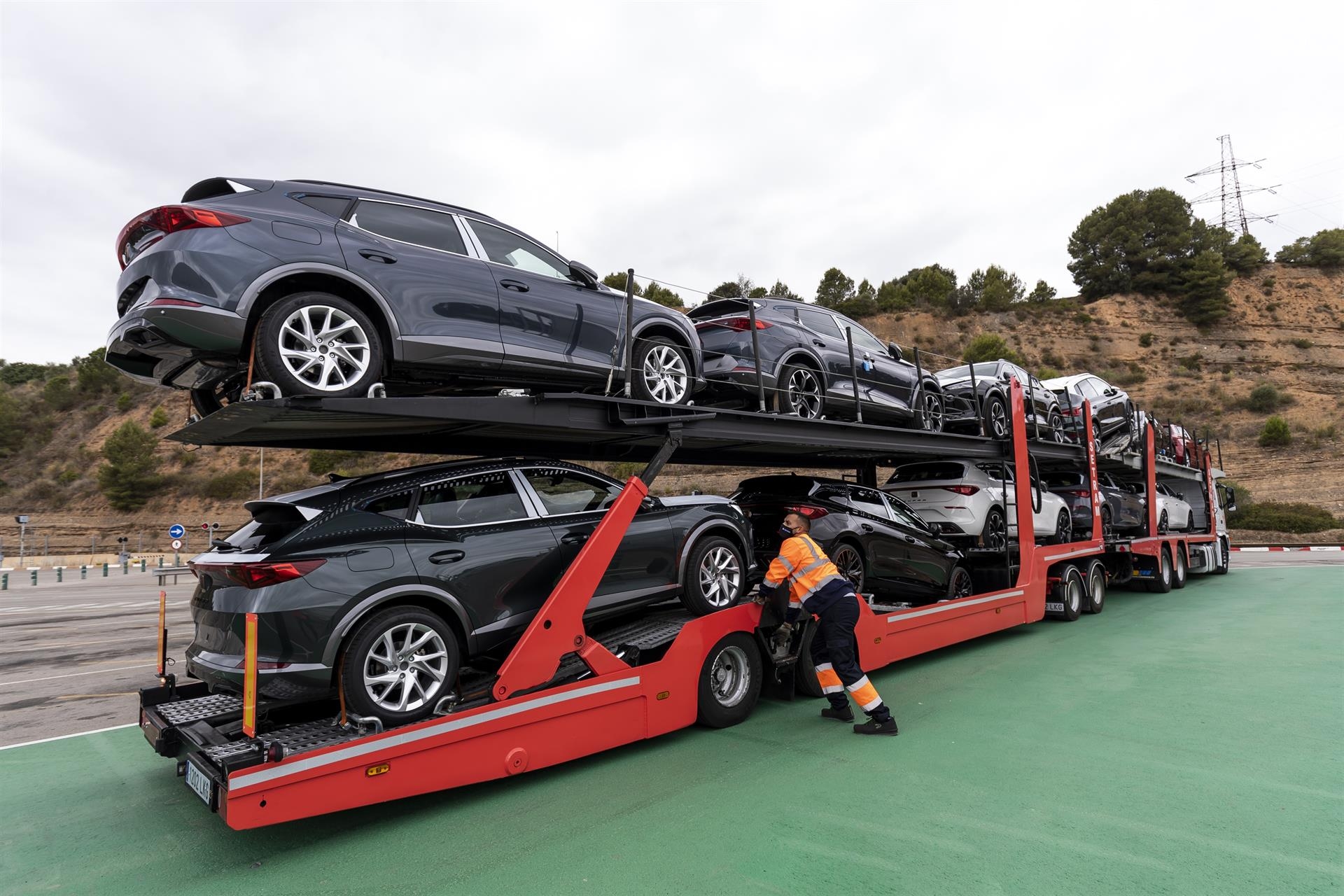 Llega a España el primer 'megatruck' para el transporte de vehículos
