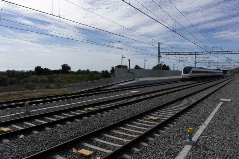 Un tren arrolla a un hombre en Almassora y provoca un paro del tráfico ferroviario en Castellón