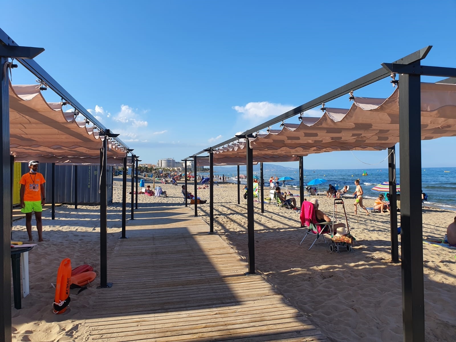 Las playas accesibles de Oropesa del Mar cuentan este verano con
personal específico y más espacio