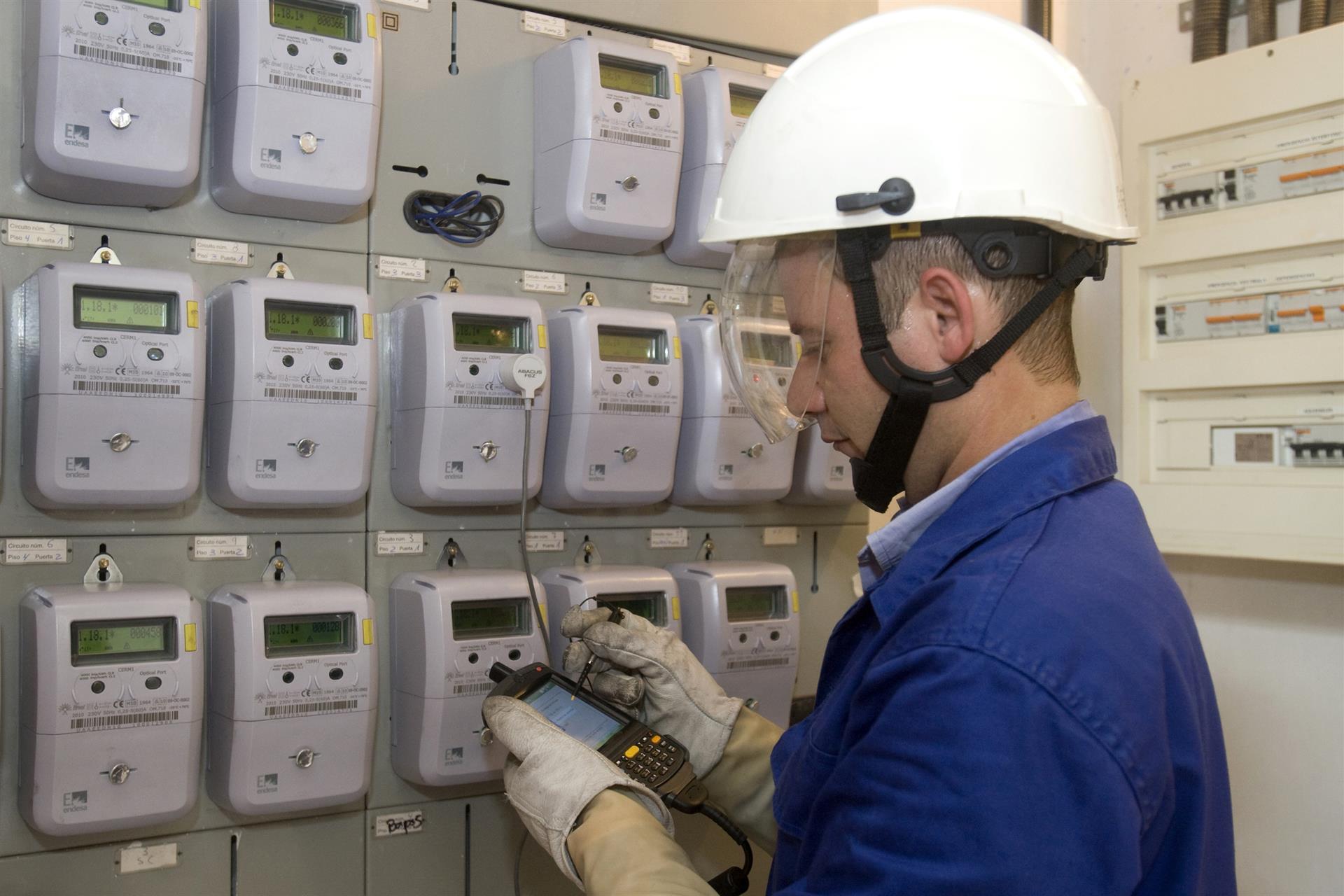El precio de la luz bate su récord histórico para un domingo impulsado por la ola de calor