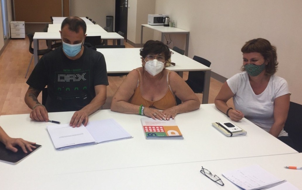 La concejala de Vivienda, María Jesús Garrido, se reunió esta semana con el grupo La Llauradora, la primera entidad que se constituye en Castelló con la idea de construir vivienda a través del modelo de cooperativa en cesión de uso. - 