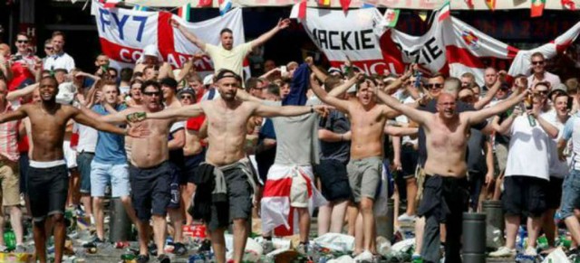 La Federación Inglesa multada con 30.000 euros por incidentes de sus aficionados