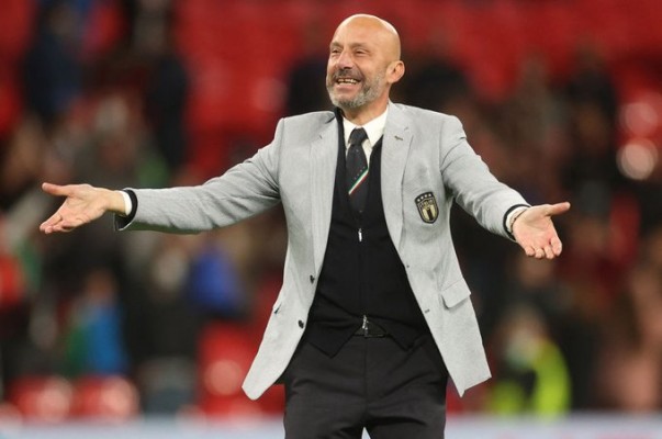 Italia repite el ritual: olvida a Vialli en Coverciano antes de ir a Londres