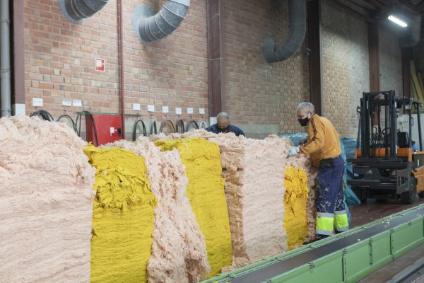 La textil de Banyeres pionera en hilos reciclados, Belda Llorens, se acerca de la industria a las marcas