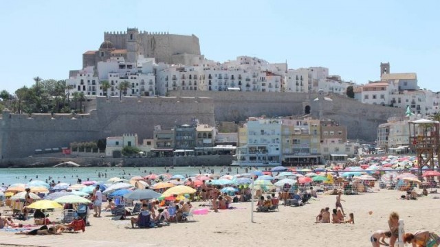 Peñíscola y Torreblanca irrumpen en riesgo extremo y entrarían en el toque de queda