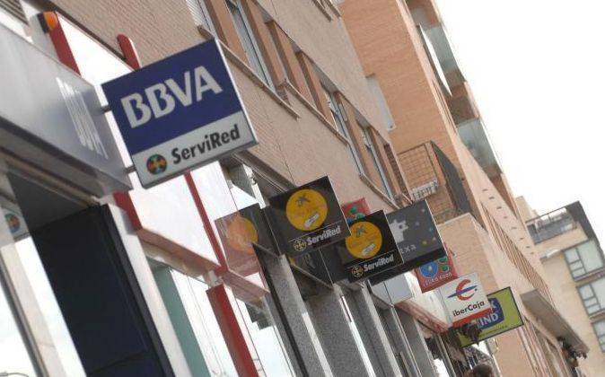 La covid-19 se lleva por delante (de momento) a 14 oficinas bancarias en Castellón