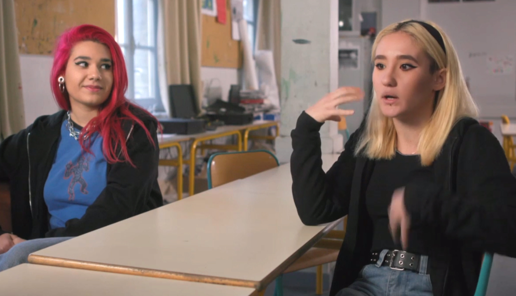 'Préliminaires': ¿Cómo es el primer beso en la era de las redes sociales?

