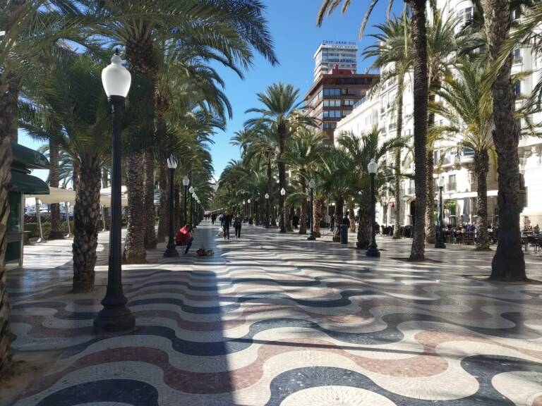 UGT alega la prórroga de las Zonas de Gran Afluencia Turística
