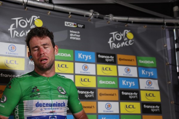 Cavendish gana su cuarta etapa e iguala con Merckx