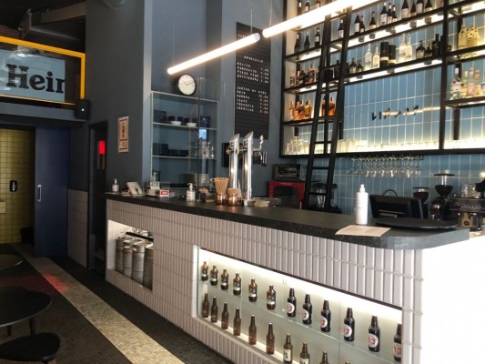 'Línea 7': una cafetería 'ochentera' hermana de 'Garaje' para Gabriel Miró