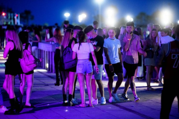 El botellón con más de 4 personas será sancionado con multas de hasta 30.000 euros