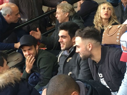 El ex valencianista Juan Bernat presencia el partido del Mestalla ante el Barça 'B'