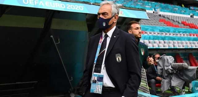 Italia estrecha la burbuja en Coverciano tras un caso de COVID en la prensa