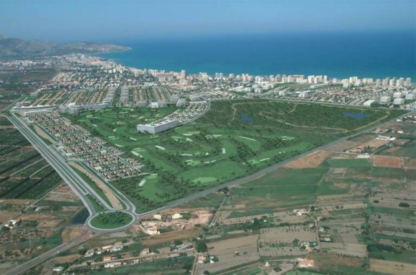El Ayuntamiento de Benicàssim corrobora el fin del PAI de golf tras su aprobación en el pleno