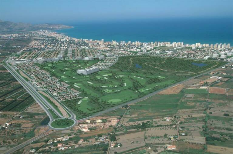 El Ayuntamiento de Benicàssim corrobora el fin del PAI de golf tras su aprobación en el pleno