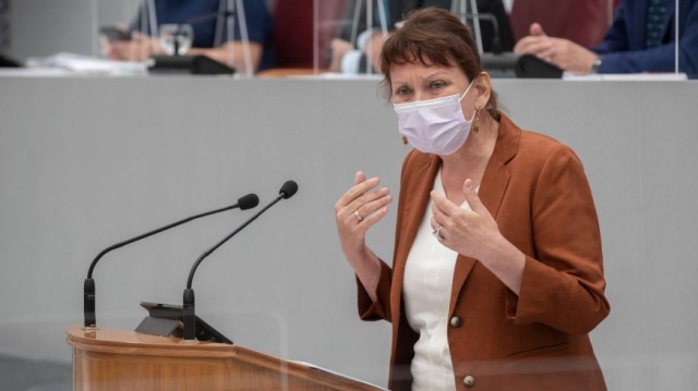 Podemos acusa a Miras de favorecer las casas de apuestas con las restricciones