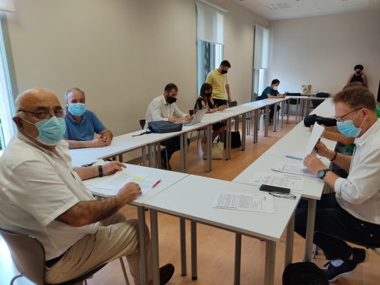 El inicio de las comparecencias en la comisión que investiga la sala policial divide a los partidos