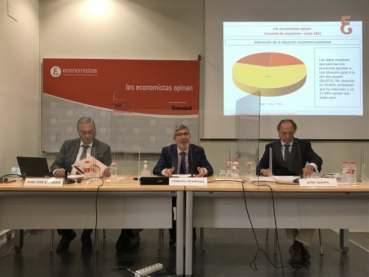 Suspenso pero al alza: así ven los Economistas el escenario de la Comunitat Valenciana