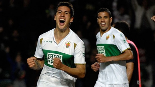 El Elche apuntala el eje de la zaga con Enzo Roco