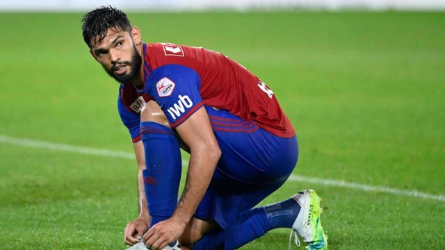 Esprint final para firmar a Omar Alderete
