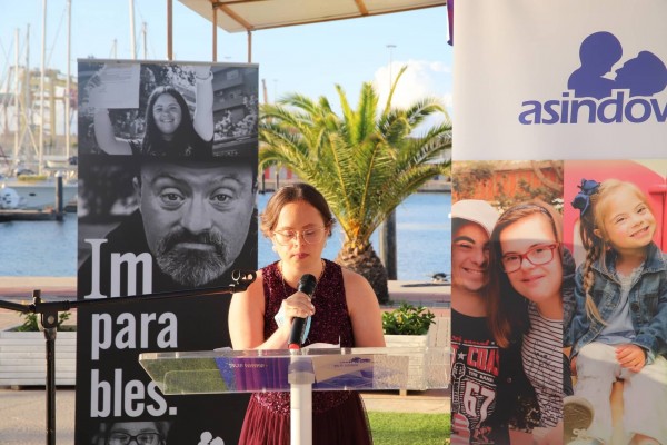 El Valencia y la Fundación Asindown presentan el calendario solidario 2021
