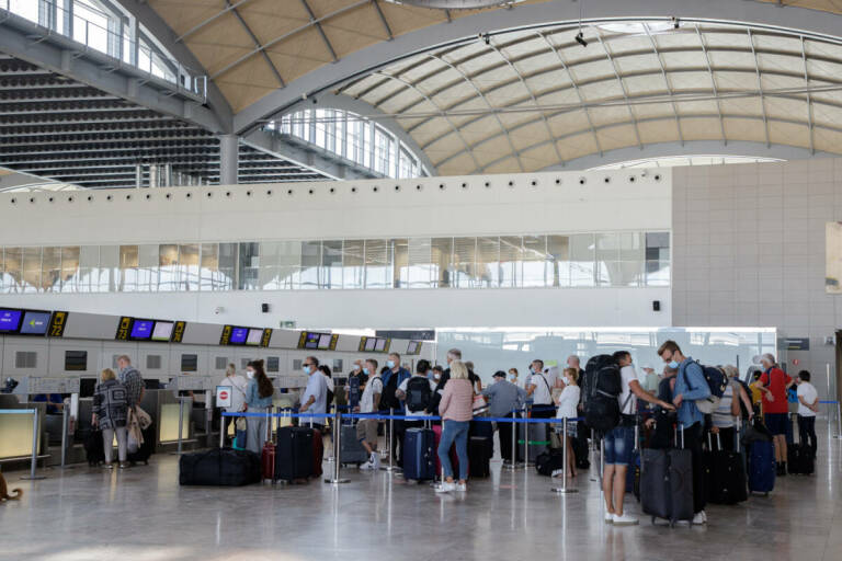 Aeropuerto Alicante-Elche. Foto: PEPE OLIVARES - 