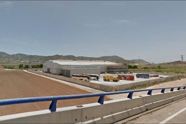 Lhicarsa deja las instalaciones de FCC para ubicarse en El Hondón y facilitar así su 