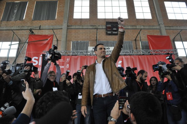 Sánchez se entrega a la 
