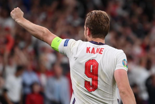 Kane aprovecha un penalti polémico para llevar a Inglaterra a la final