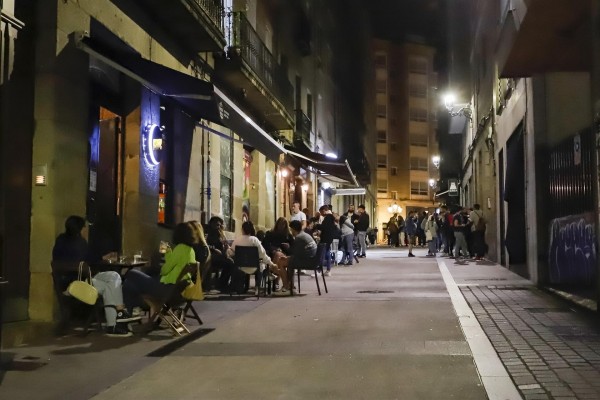El Ministerio notifica 17.384 nuevos casos en España y la incidencia vuelve a riesgo extremo