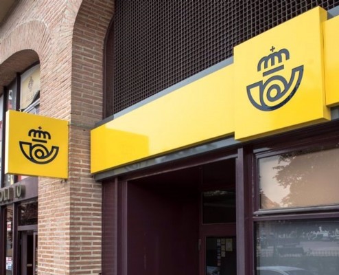 Correos valora crear una empresa conjunta con Renfe para transportar paquetes en tren