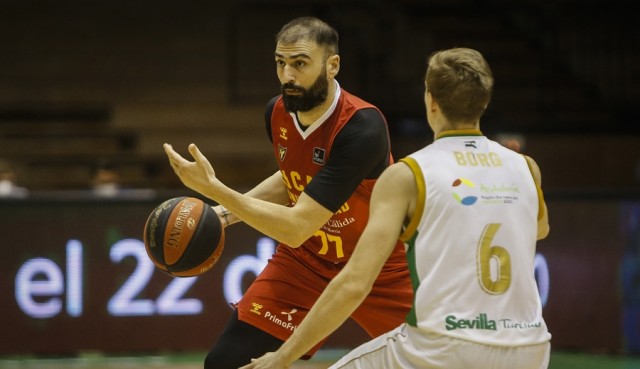El UCAM CB renueva a Vasileiadis, veterano alero griego de 37 años