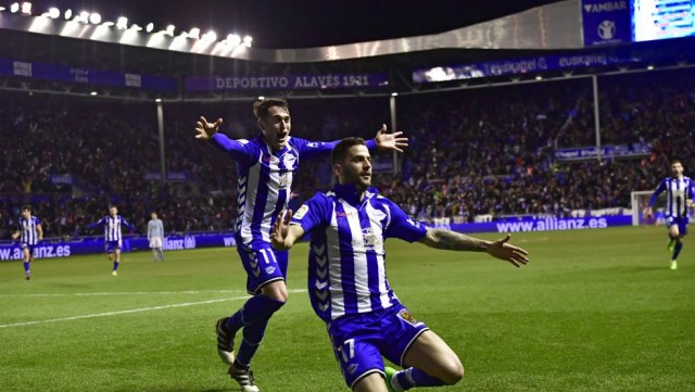 El VCF, en la carrera por el jugador del Alavés Edgar Méndez 