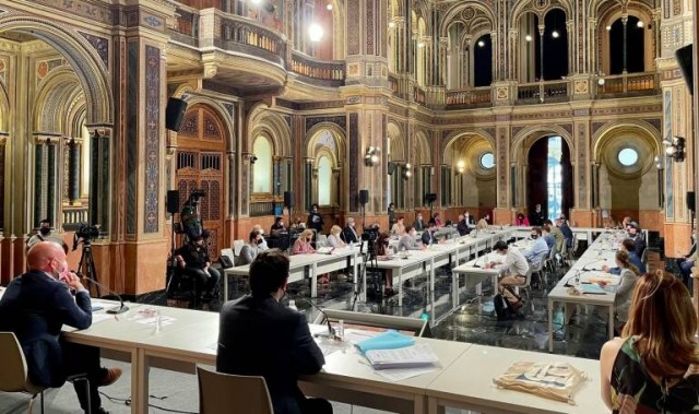 Varios sindicatos recurren el acuerdo plenario de la Diputación que aprobó la disolución de Divalterra