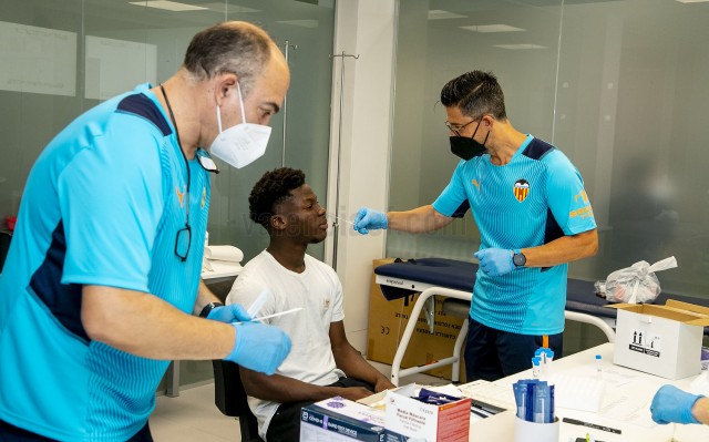 La pretemporada del Valencia CF arranca con pruebas médicas en Paterna