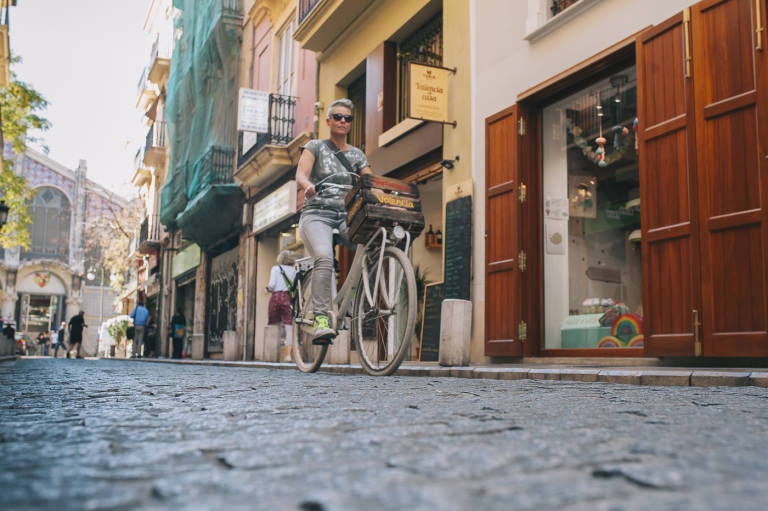 Una calle en Ciutat Vella. Foto: KIKE TABERNER - 